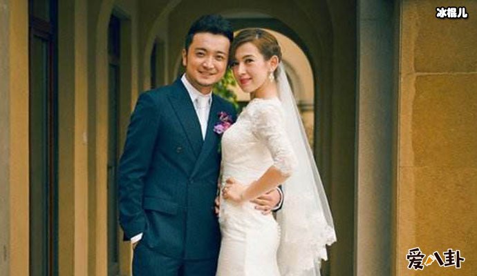 尼格买提与妻子婚纱照