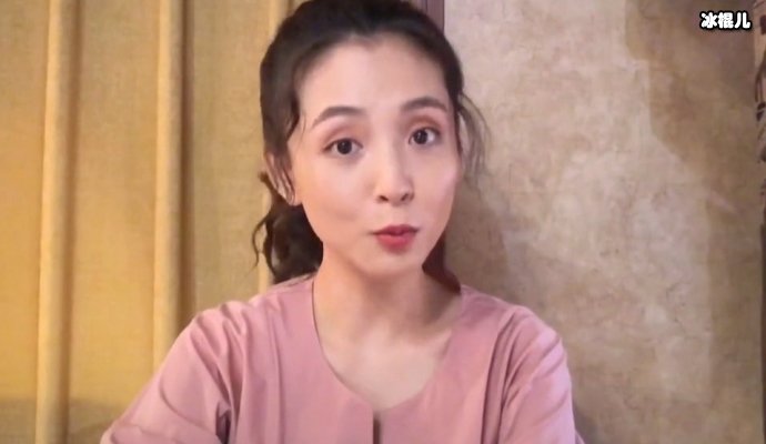 吴倩直播间无名指戴戒指引众人猜测？工作人员这样回应